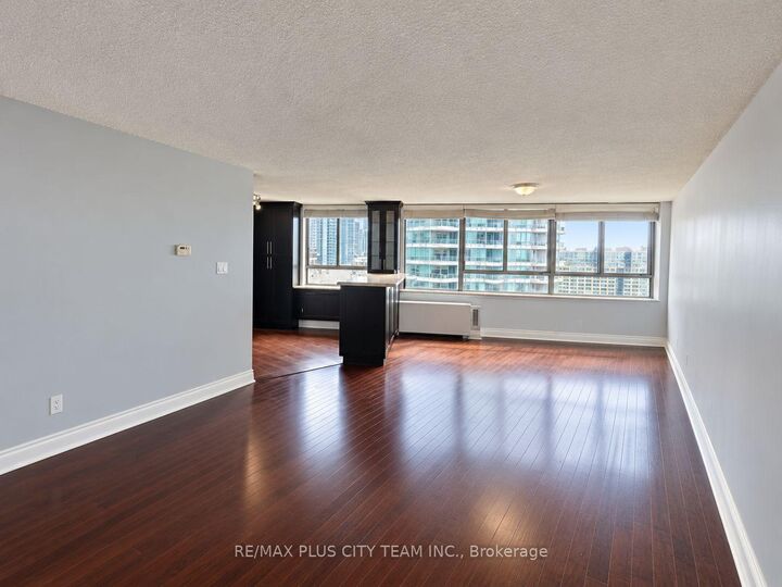 Property Photo:  250 Queens Quay N/A W 1506  ON M5J 2N3 