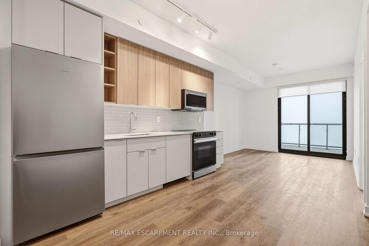 Property Photo:  2075 Lakeshore Road 1106  ON L7R 1E2 