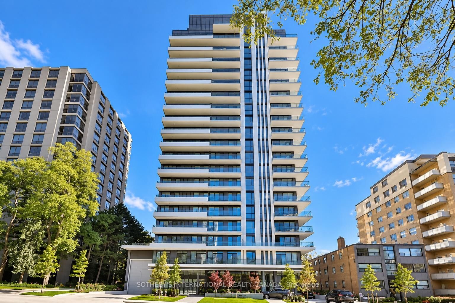 Property Photo:  609 Avenue Road 1502  ON M4V 2K3 