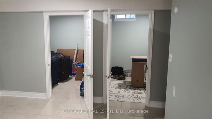 Property Photo:  3932 Beechnut Row Crescent Bsmt  ON L5N 6X3 
