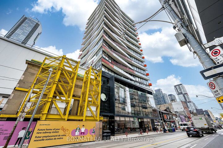 Property Photo:  215 Queen Street W 1110  ON M5V 0P5 