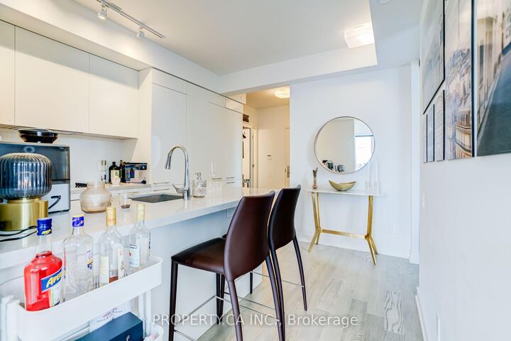 Property Photo: 3 Gloucester Street 1709 ON M4Y 0C6