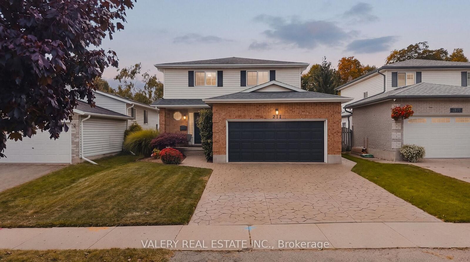 Property Photo:  211 Eastforest Trail  ON N2N 3E8 