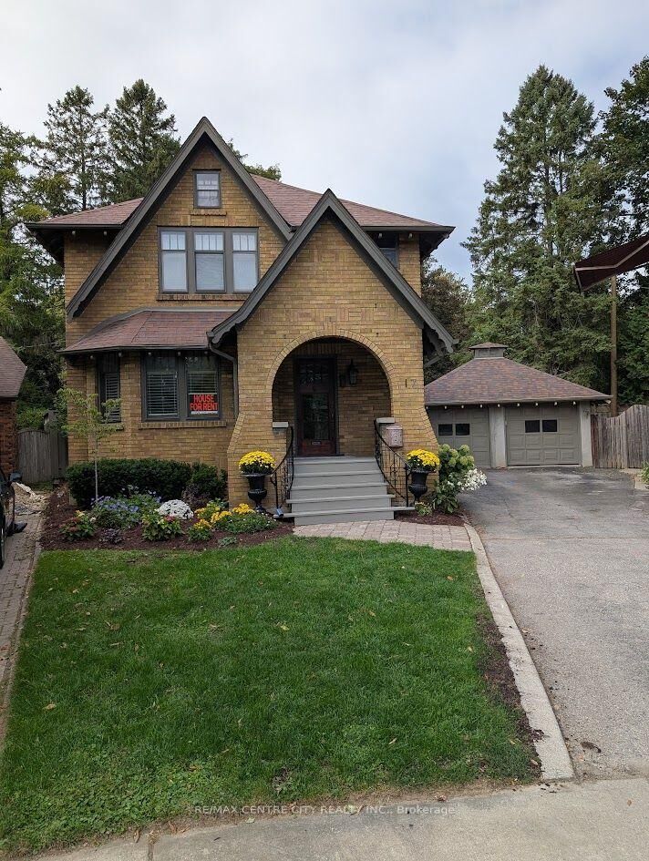 Property Photo:  