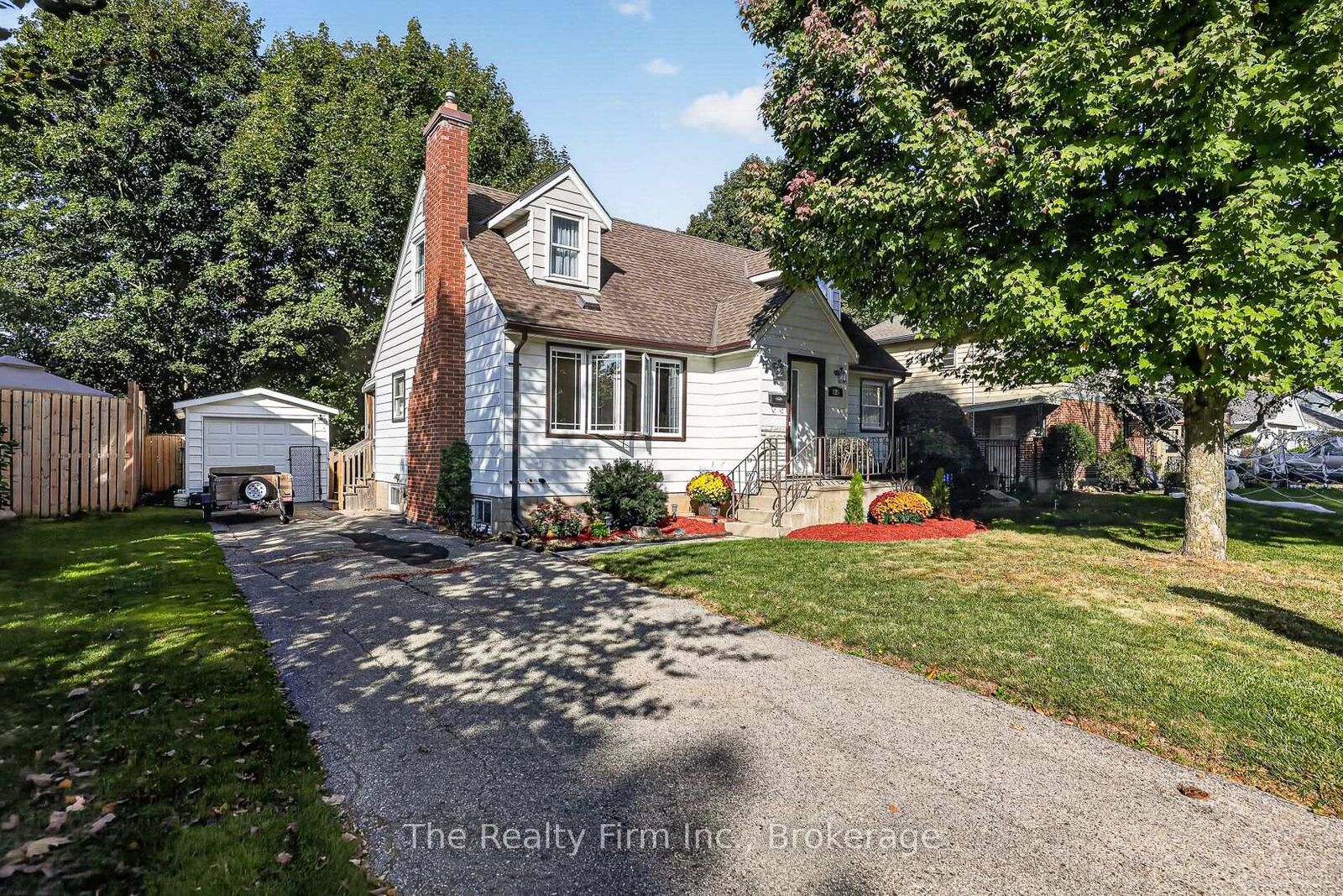 Property Photo:  325 Victoria Street N  ON N4S 6W6 