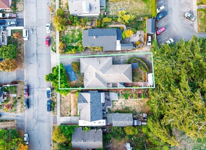 Property Photo:  950 McDonald St  BC V9L 1Z1 