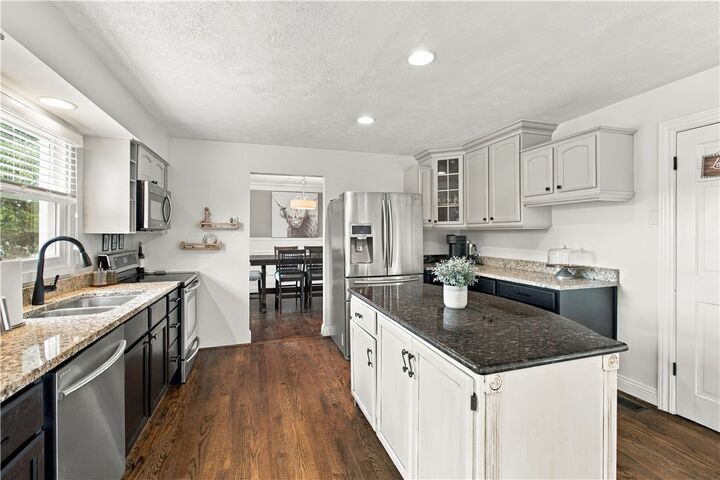 Property Photo:  108 Emerald Ct  PA 16066 
