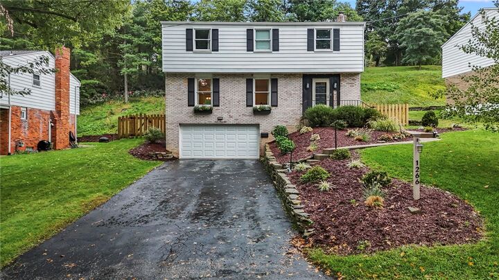 Property Photo:  1266 Delfield Dr  PA 15102 