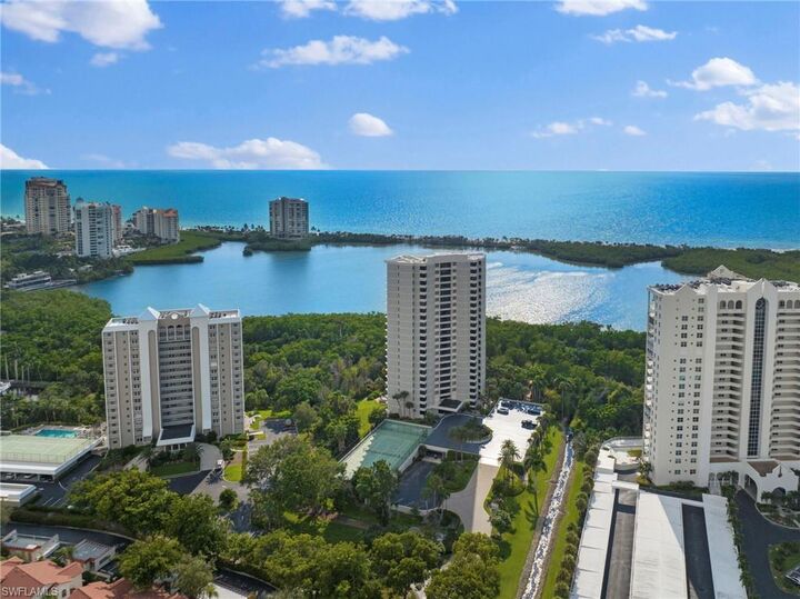 Property Photo:  5555 Heron Point Dr 302  FL 34108 