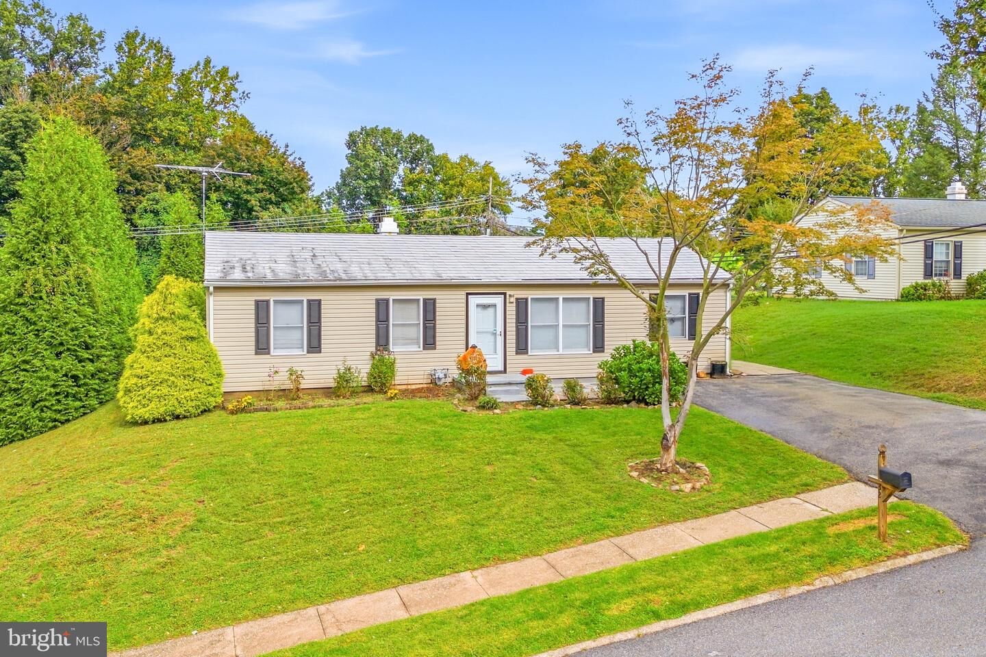 Property Photo:  32 Chartwell Road  PA 19390 