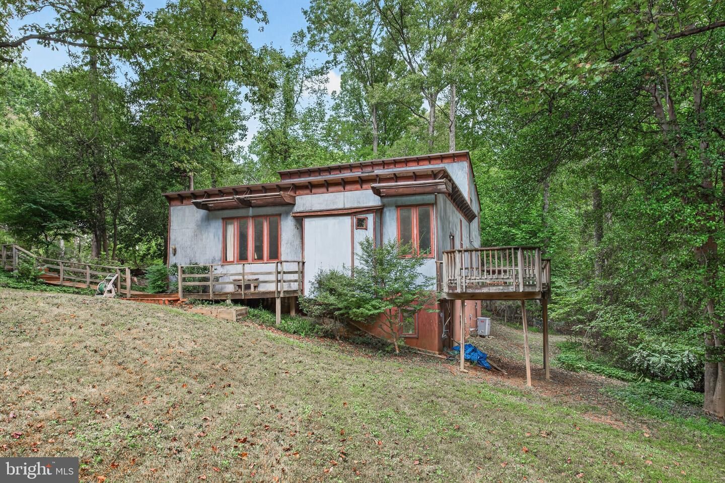 Property Photo:  10708 Meadowood Drive  VA 22181 