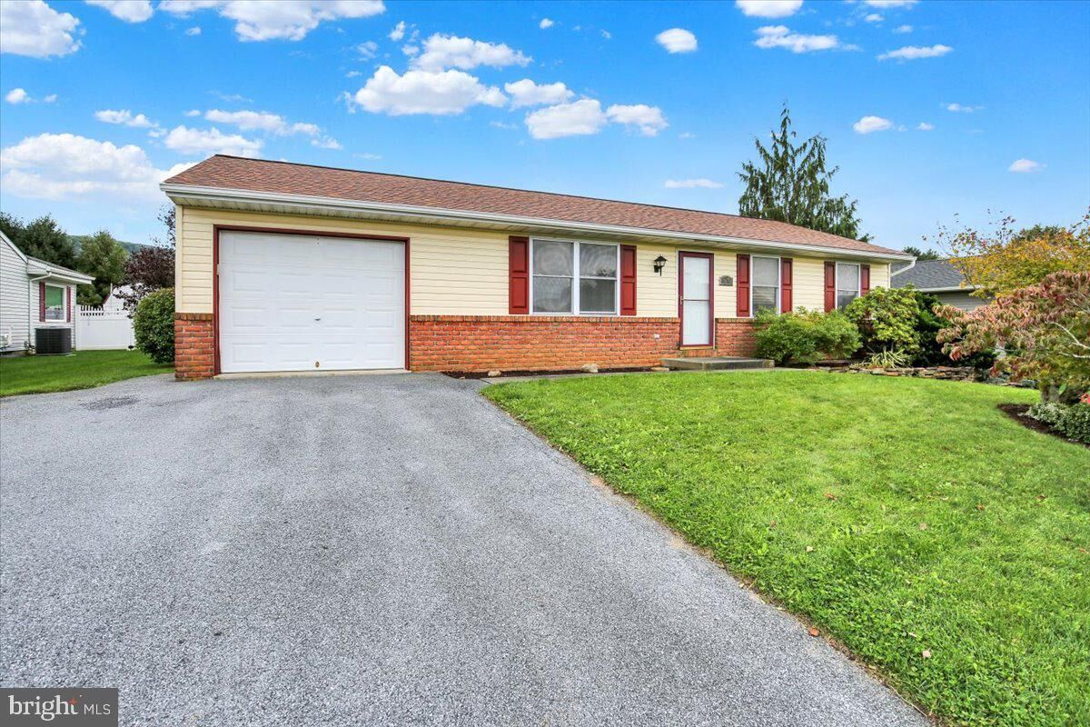 Property Photo:  124 Treeline Drive  PA 17073 