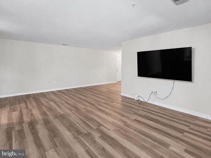 Property Photo:  7532 Coxton Court G-127  VA 22306 