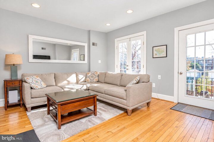 Property Photo:  1815 E East Capitol Street SE 2  DC 20003 