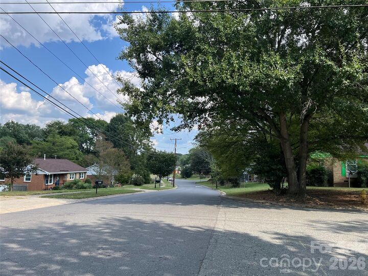 Property Photo: 8100 Carrolwood Drive NC 28217