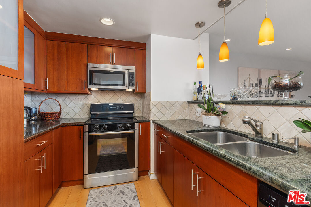 Property Photo:  2170 Century Park, Unit 2003  CA 90067 