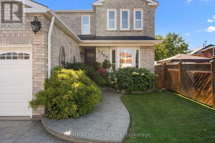 Property Photo: 5382 Huntingfield Drive ON L5R 2E8