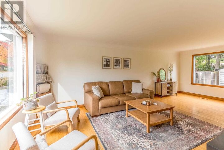 Property Photo:  134 Florwin Dr  ON P6A 4J1 