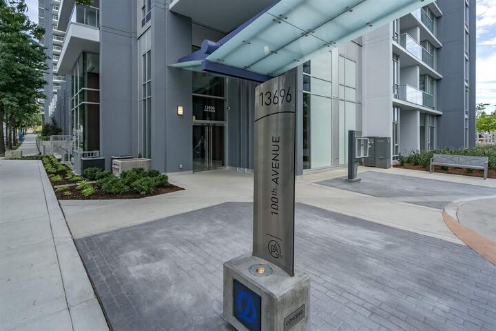 Photo de la propriété: 13696 100 Avenue 2001 BC V3T 0L5