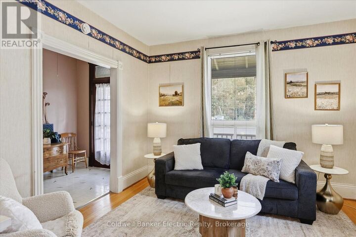 Property Photo:  461 Murray Street  ON K9H 2T7 