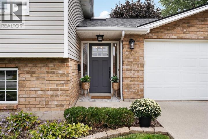 Property Photo:  856 Lawndale Avenue  ON N9Y 3Y8 