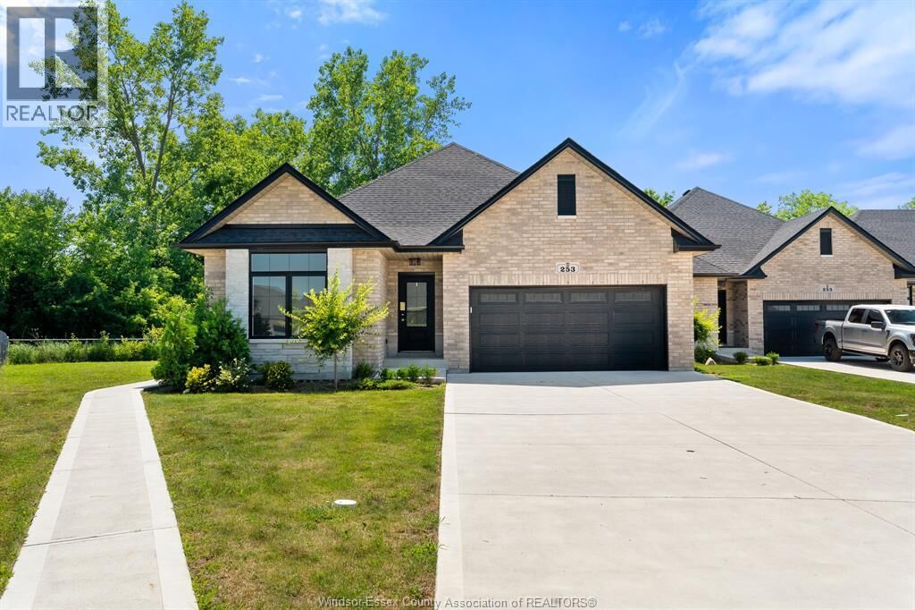 Property Photo:  253 Livingstone Crescent B (Lower)  ON N9V 0H1 