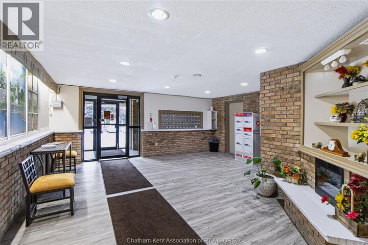 Property Photo:  140 Park Avenue East 302  ON N7M 3V6 