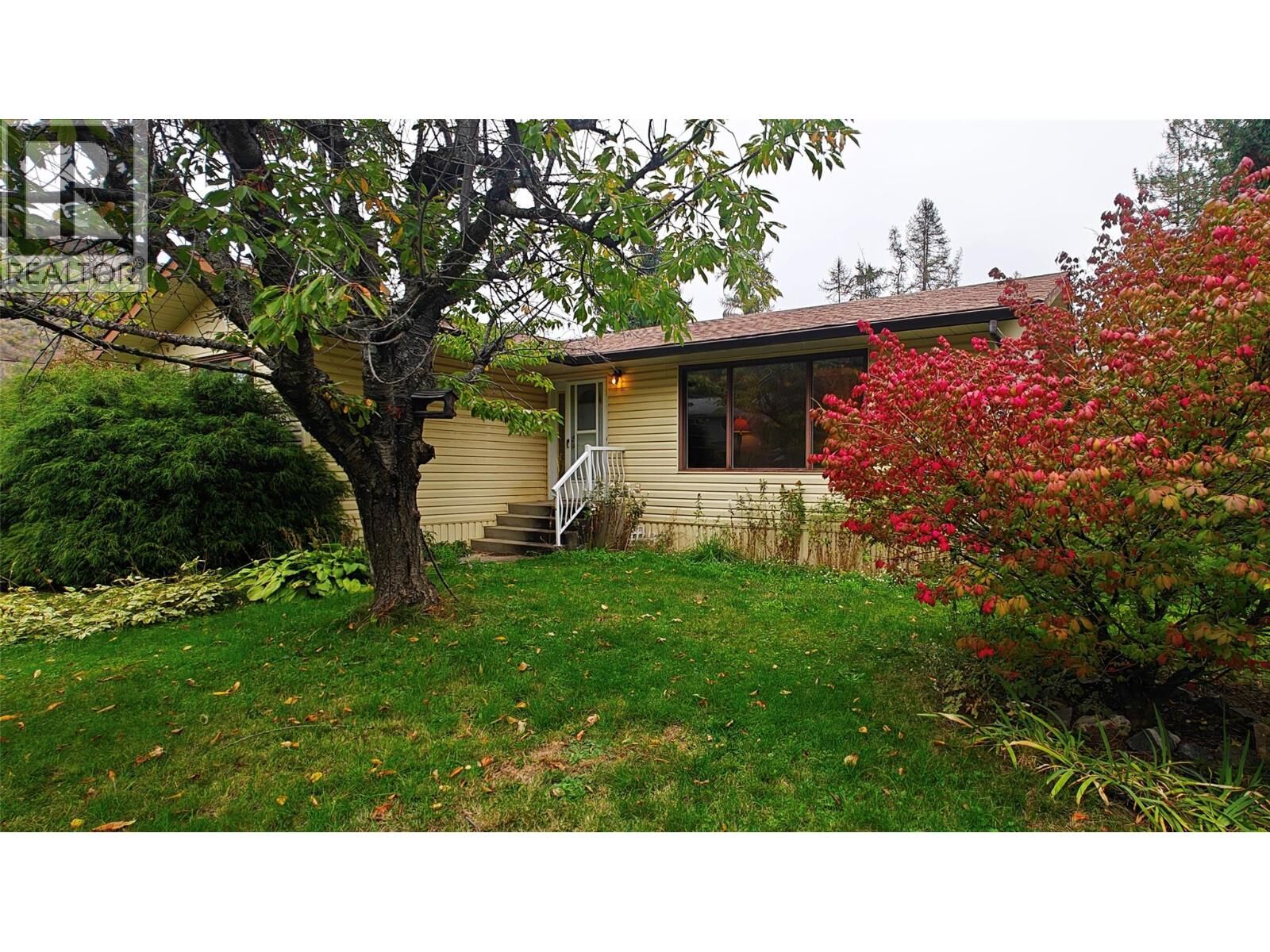 Property Photo:  610 7th Avenue  BC V0G 1P0 