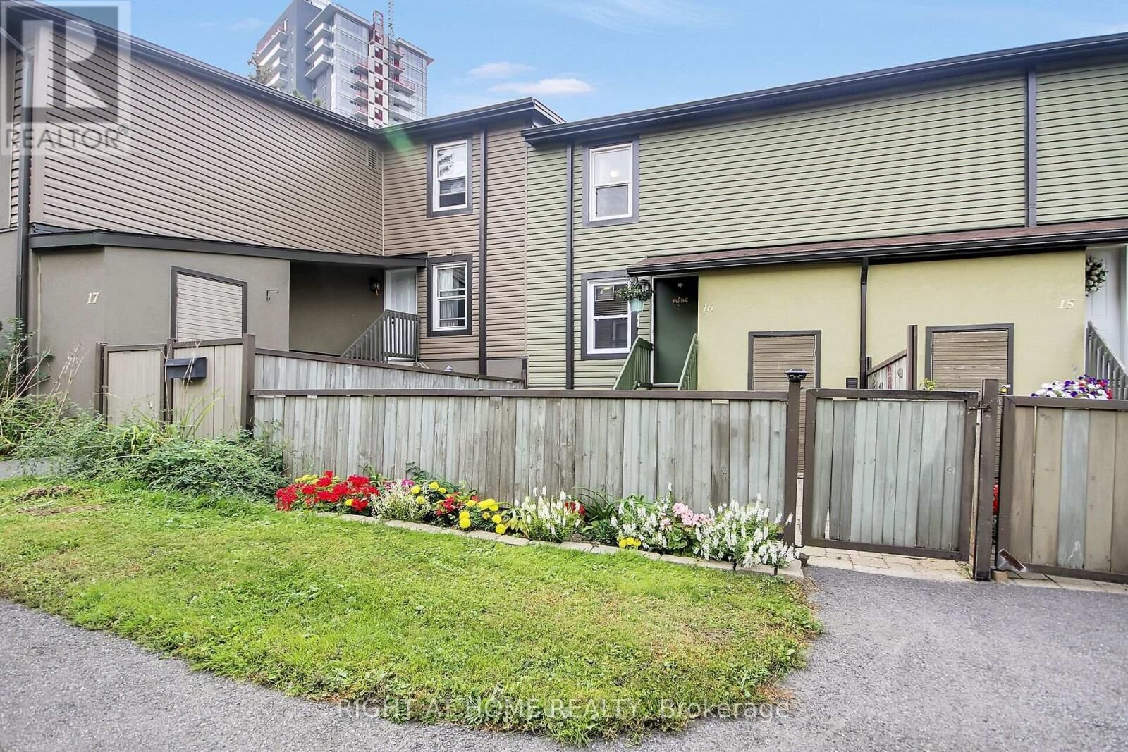 Property Photo:  1250 McWatters Road North 16  ON K2C 3P5 