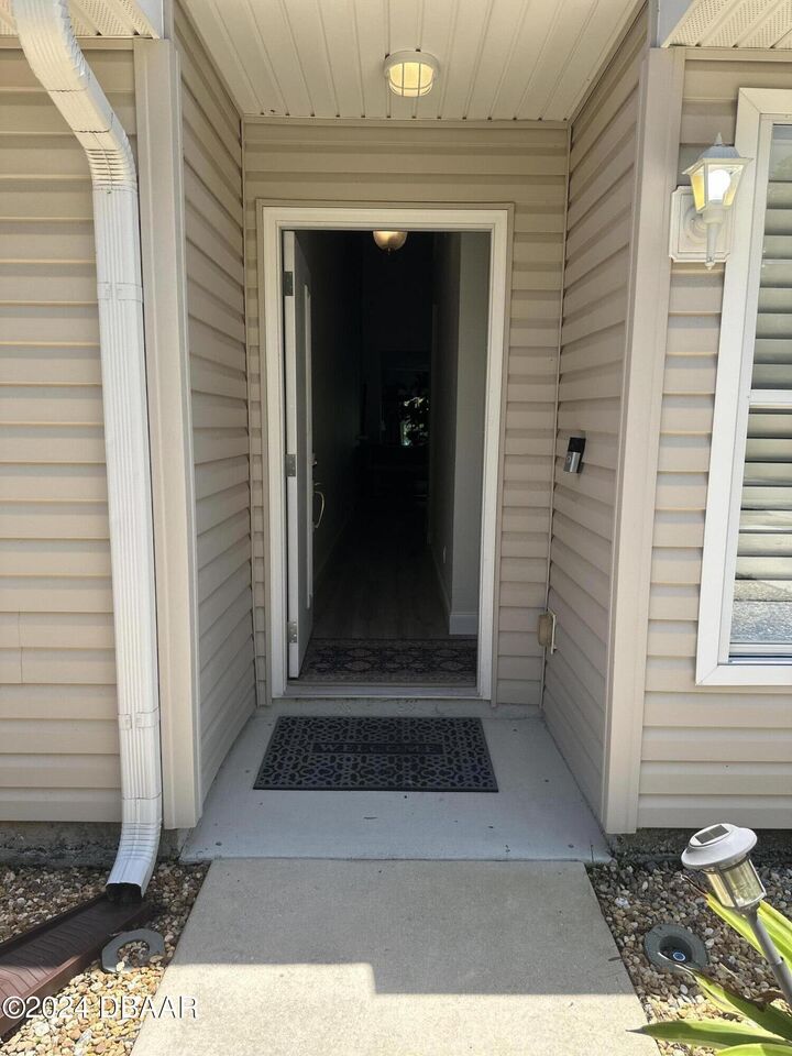 Property Photo: 1021 Alabama Avenue FL 32117