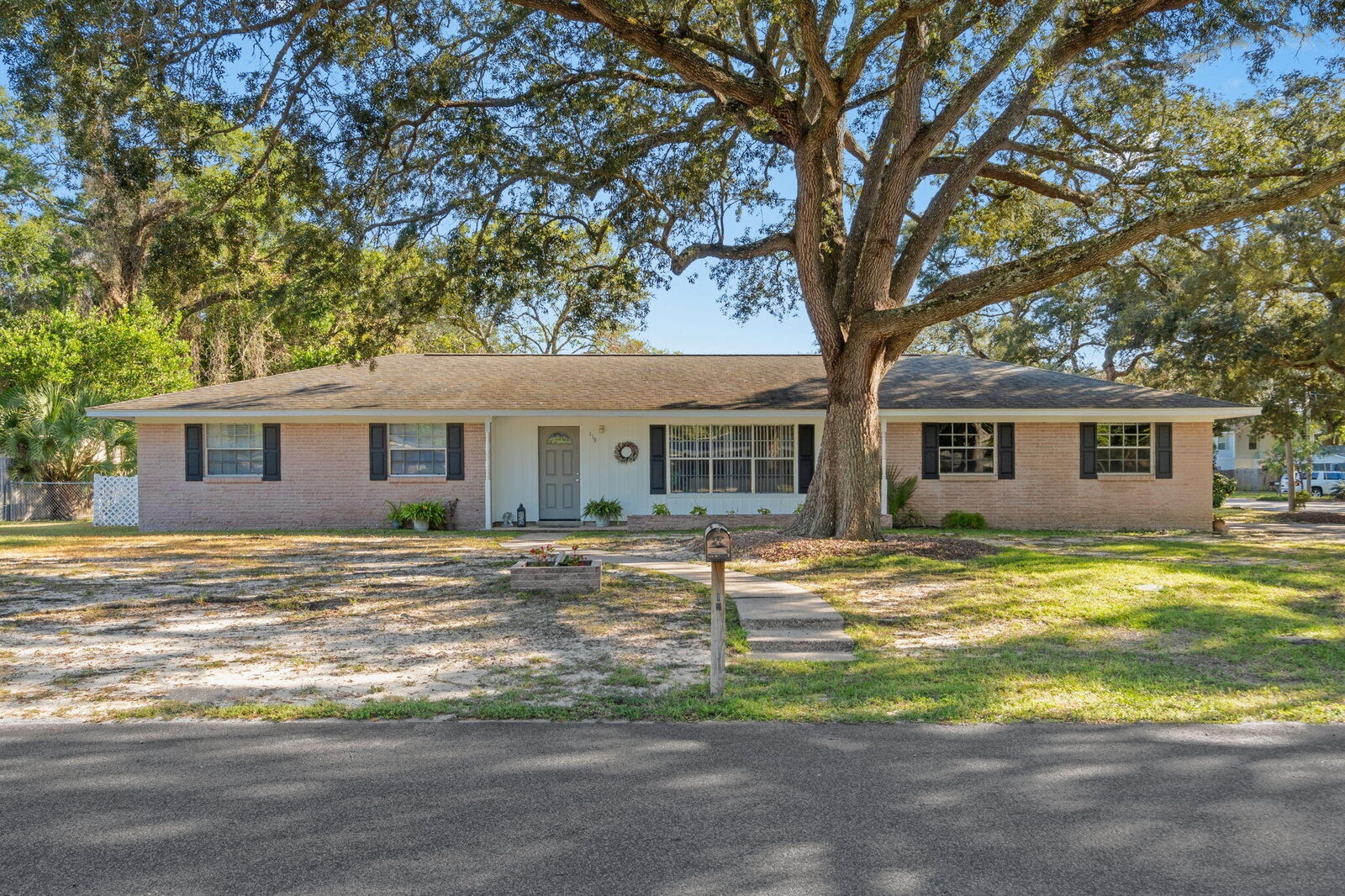 Property Photo: 119 Jamestown Avenue FL 32547