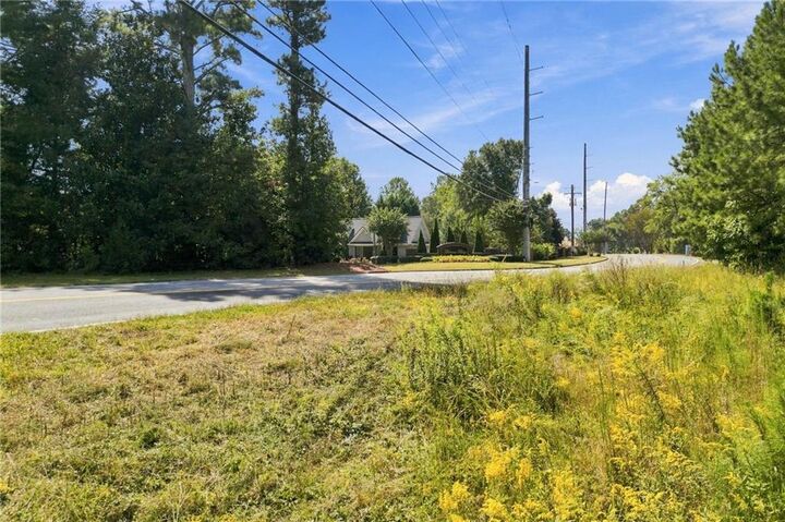 Property Photo: 5511 Woodstock Road GA 30102