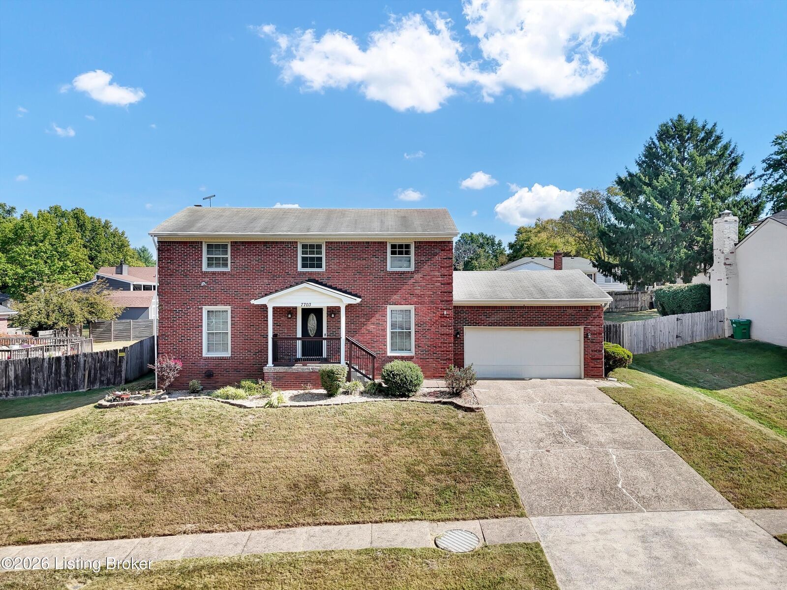 Property Photo: 7703 Sunbury Ln KY 40220