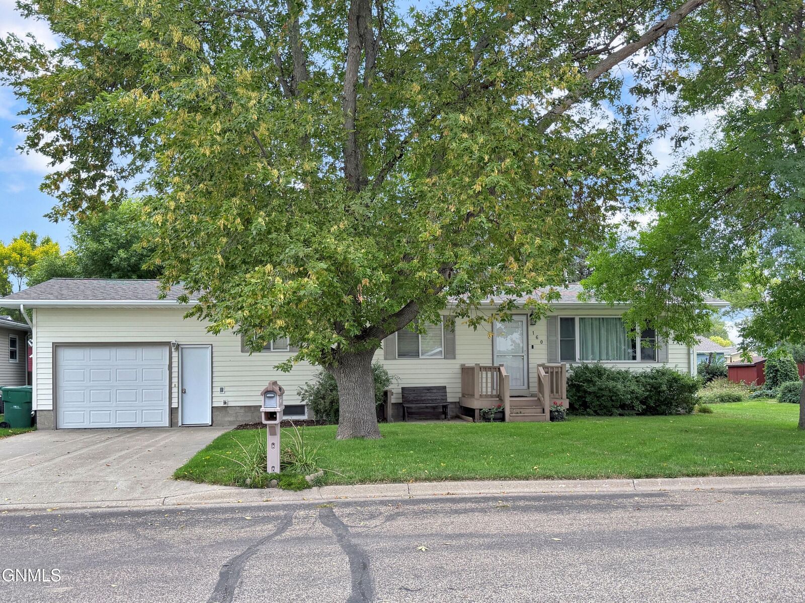 Property Photo:  160 2nd Avenue N  ND 58421 