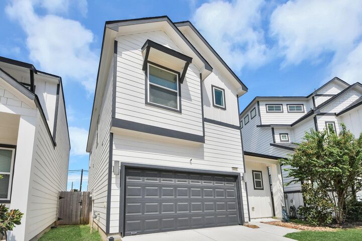 Property Photo: 8910 Covenant Place TX 77055