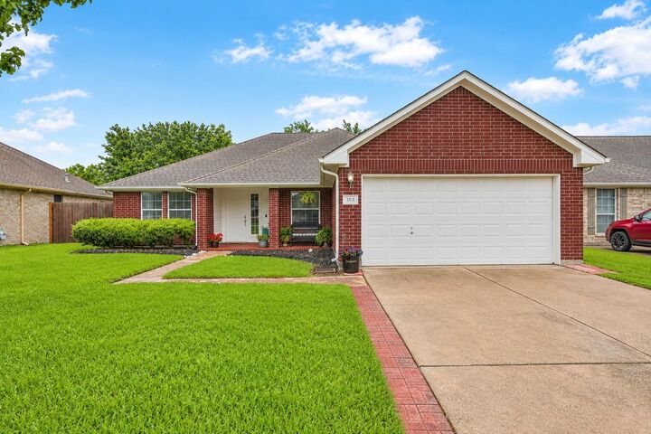 Property Photo: 203 Green Isle Avenue TX 77539