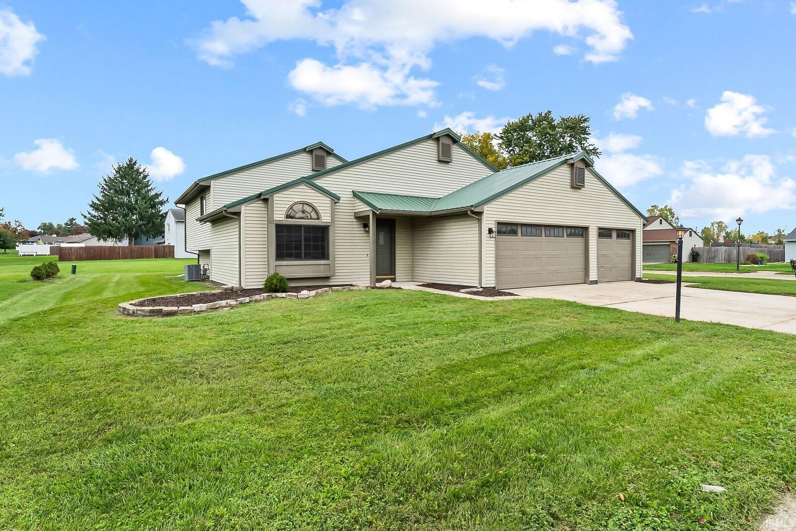 Property Photo: 1720 Paveys Glen Run IN 46804-8020