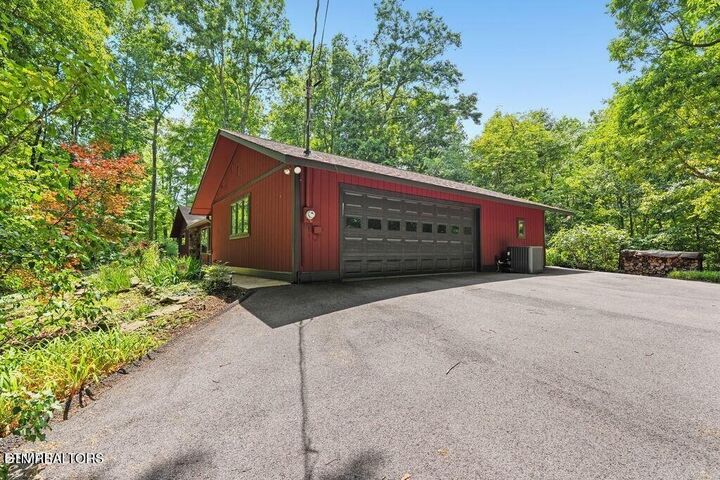 Property Photo: 804 S Shiloh Rd TN 37865