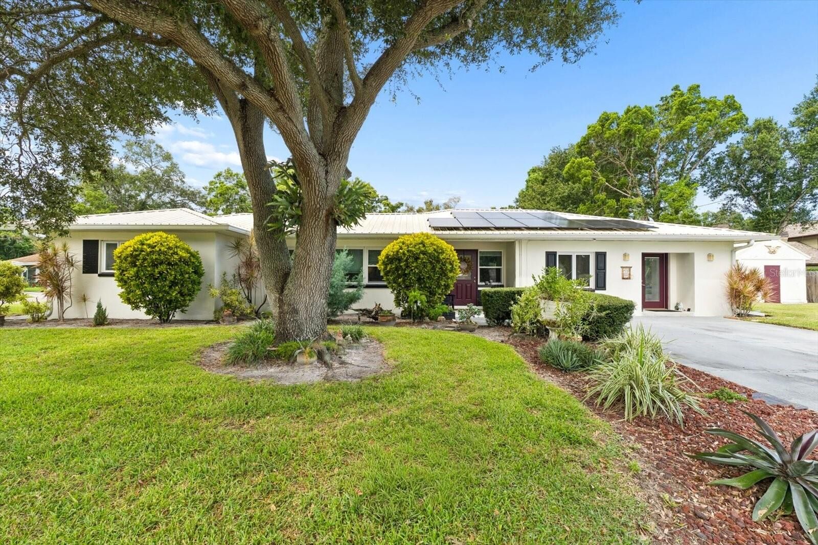 Property Photo:  400 N Corona Avenue  FL 33765 