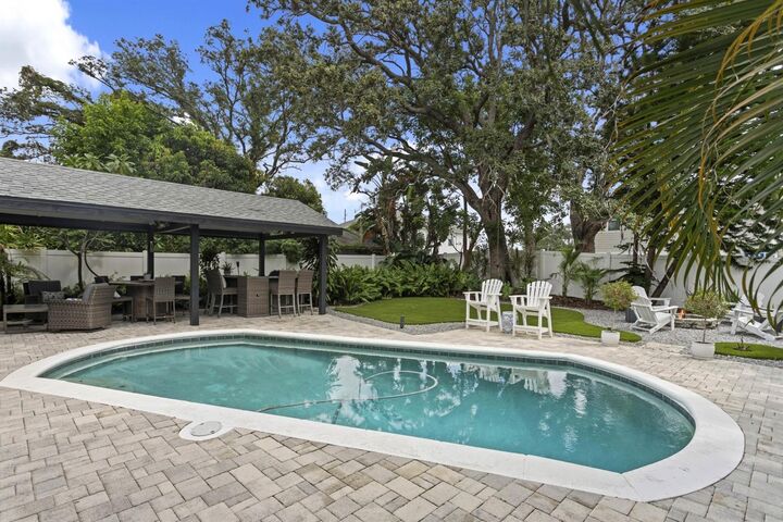 Property Photo: 505 N Beverly Avenue FL 33609