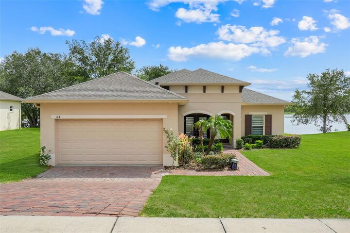Property Photo:  124 Islabella Way  FL 34736 