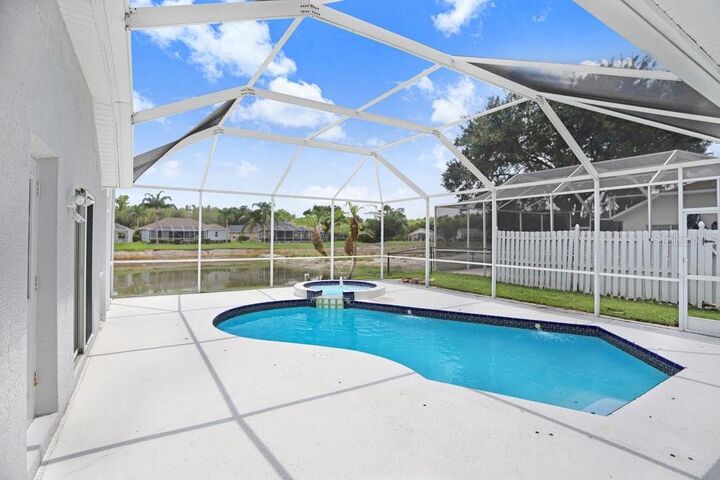 Property Photo:  10227 Quails Landing Avenue  FL 33647 