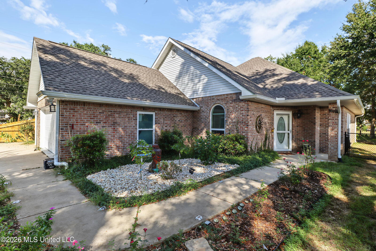 Property Photo:  638 Oakleigh Avenue  MS 39507 