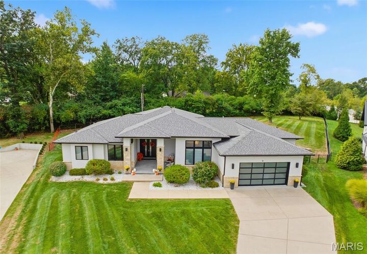 Property Photo:  10147 Fieldcrest Lane  MO 63124 