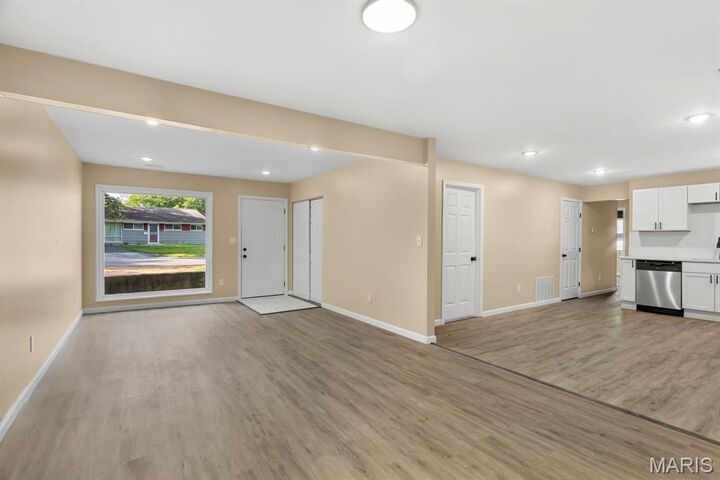 Property Photo:  5500 Winchelsea Drive  MO 63121 