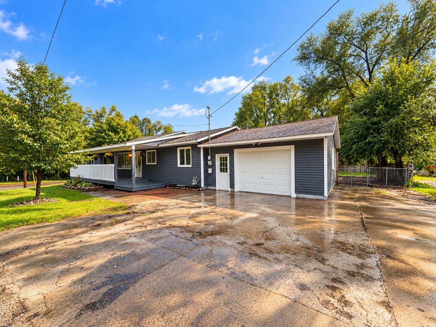 Property Photo:  729 Jay Street  MI 48809 
