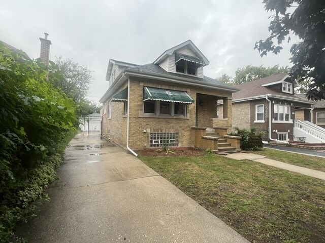 Property Photo: 1430 S 10th Avenue IL 60153