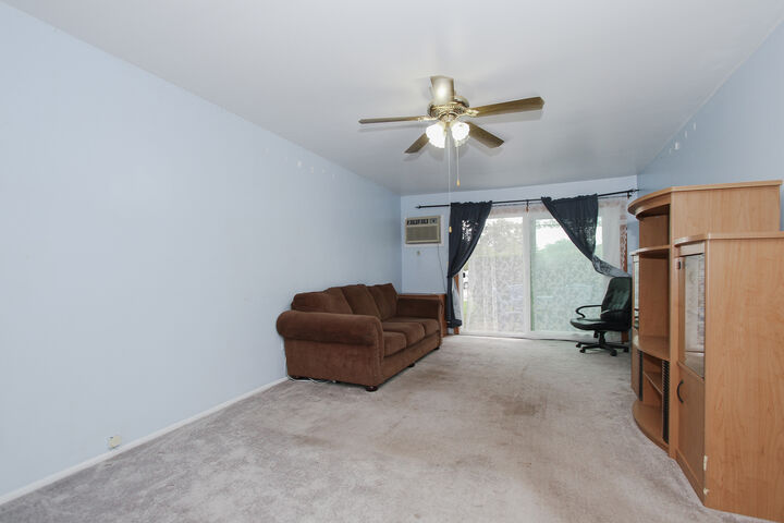 Property Photo: 804 E Old Willow Road 105 IL 60070
