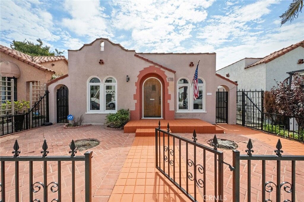 Property Photo:  178 Corona Avenue  CA 90803 