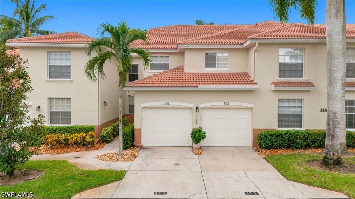 Property Photo: 325 Dover Place 202 FL 34104